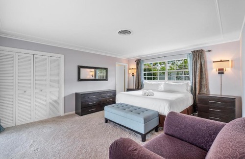 Singer Island Casa | Coastal 4B/3B Allure w/ Heated Pool & Lanai - Walk to Beach!