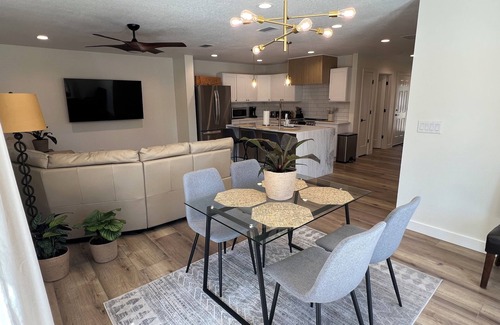 South Gate Ridge Casa | Coastal 4BR Pool Home – Close to Beach 12mins