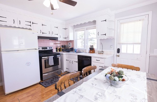 Devon Casa | Coastal 5BR Home in Milford CT – Family-Friendly, Stylish & Close to Beaches