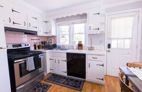 Devon Casa | Coastal 5BR Home in Milford CT – Family-Friendly, Stylish & Close to Beaches