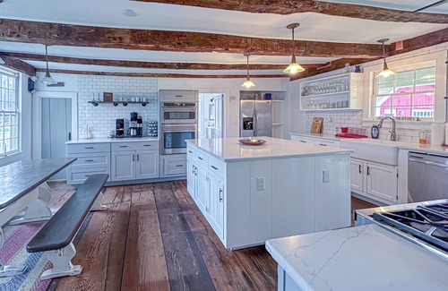 North Stonington Casa | Coastal Antique farmhouse