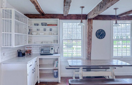 North Stonington Casa | Coastal Antique farmhouse