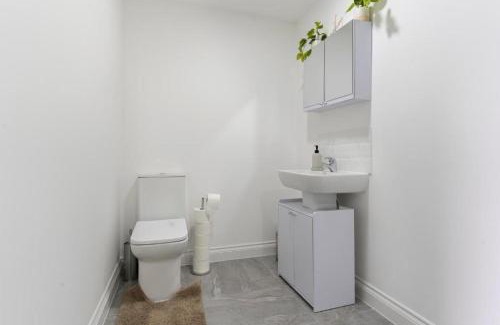 Harwich Apartamento | Coastal Apartment for Couples or Solo Travelers