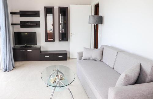 Paralia Porovitsis Apartamento | Coastal Apartment on the Pedestrian Road