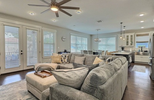 Port Tampa City Casa | Coastal Bay Retreat - Luxe Comfort Meets Seaside Charm
