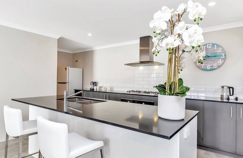 Mandurah Apartamento | Coastal Bliss: Pet-Friendly, Nearby Cafes with Marina Views