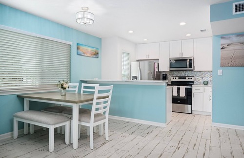 Key Allegro Condominio | Coastal Bliss | Private Boat Slip + Pool Access!