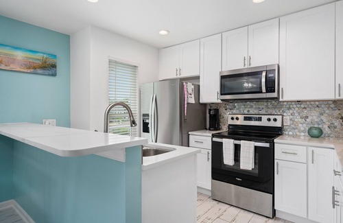 Key Allegro Condominio | Coastal Bliss | Private Boat Slip + Pool Access!