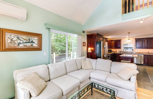 Ellsworth Casa | Coastal Branch Lake House w/ Dock & Game Room