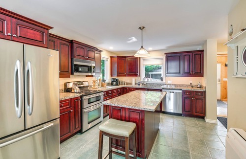Ellsworth Casa | Coastal Branch Lake House w/ Dock & Game Room
