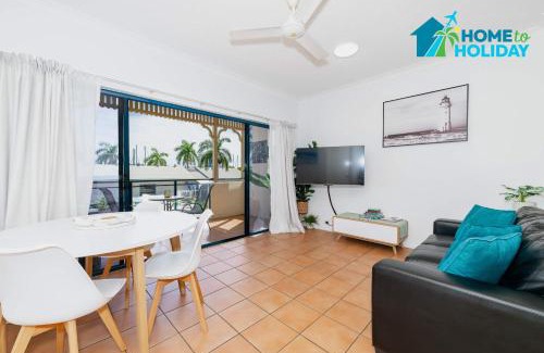 South Townsville Apartamento | Coastal Breeze Apartment - Steps Away from City Stadium & Ferry