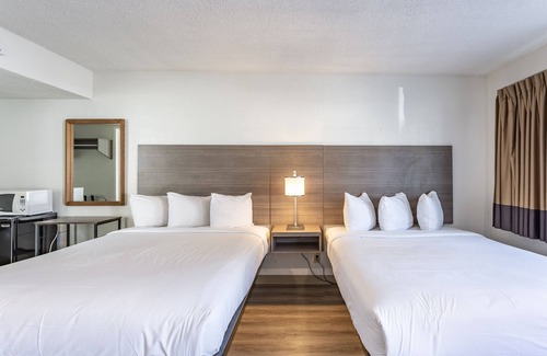 Morro Bay Hotel | Coastal Breeze Inn