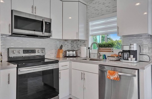 Pembroke Pines Casa | Coastal Breeze Retreat