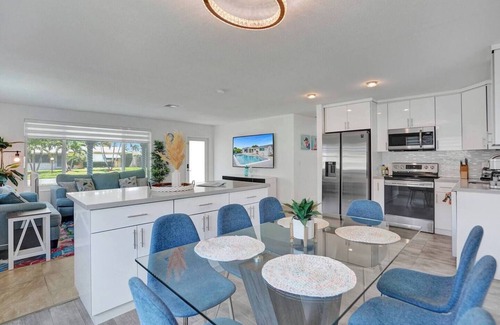 Pembroke Pines Casa | Coastal Breeze Retreat with Heated Pool