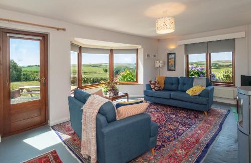 St Ishmaels Casa | Coastal Bungalow Near Marloes with Log Burner and Garden