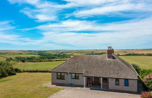 St Ishmaels Casa | Coastal Bungalow Near Marloes with Log Burner and Garden