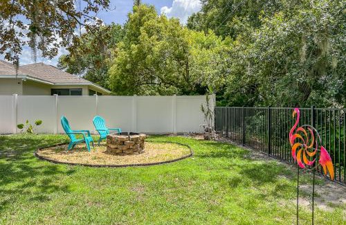 Lakeland Casa | Coastal Cabana in Lakeland with King Bed