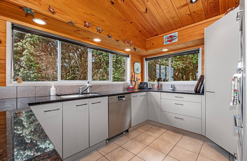 Langs Beach Casa | Coastal Calm - Langs Beach Holiday Home