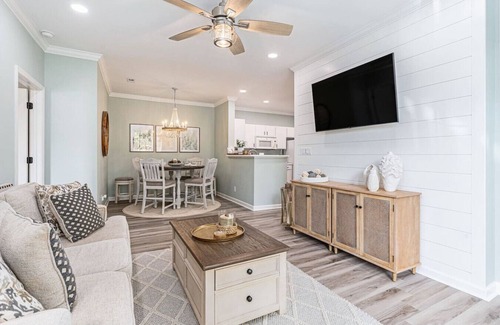 Seaside Farms Apartamento | Coastal Calm Retreat: 2br/2ba Mount Pleasant Condo