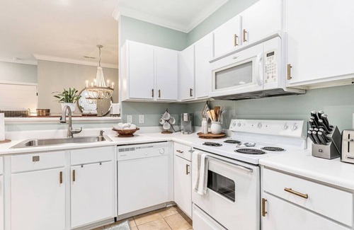 Seaside Farms Apartamento | Coastal Calm Retreat: 2br/2ba Mount Pleasant Condo
