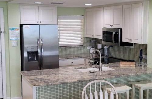Port Aransas Condominio | Coastal Calm | Split level condo with ocean views