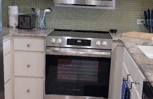 Port Aransas Condominio | Coastal Calm | Split level condo with ocean views