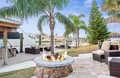Palm Harbor Casa | Coastal Canal Front Retreat with Pool & Hot Tub