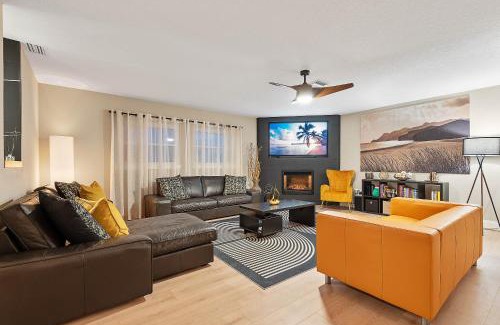 Palm Harbor Casa | Coastal Canal Front Retreat with Pool & Hot Tub