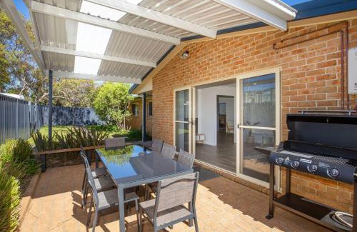 Culburra Beach Casa | Coastal Capers - Pet Friendly - 10 Mins Walk to Beach