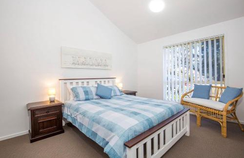 Culburra Beach Casa | Coastal Capers - Pet Friendly - 10 Mins Walk to Beach