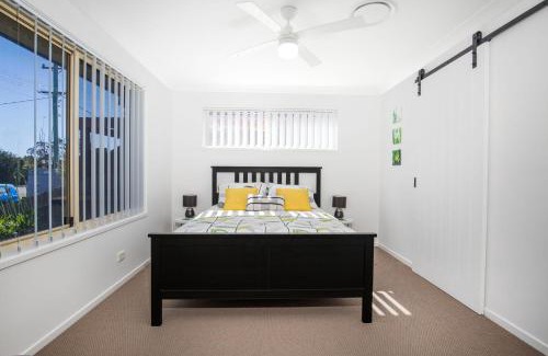 Culburra Beach Casa | Coastal Capers - Pet Friendly - 10 Mins Walk to Beach