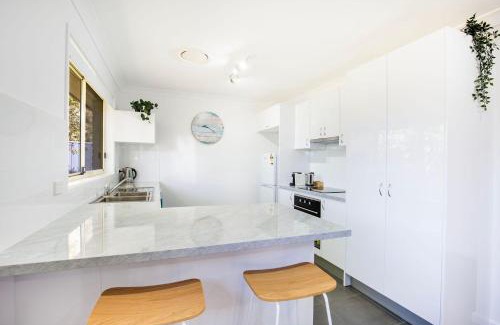Culburra Beach Casa | Coastal Capers - Pet Friendly - 10 Mins Walk to Beach