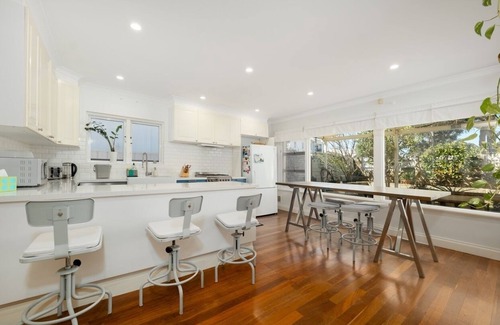Mosman Park Casa | Coastal Character – 3BR Mosman Park Home with Backyard & Charm