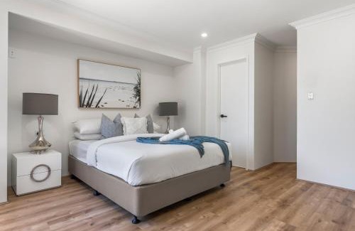 Halls Head Casa | Coastal Charm: Halls Head Getaway in Mandurah