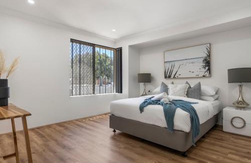 Halls Head Casa | Coastal Charm: Halls Head Getaway in Mandurah