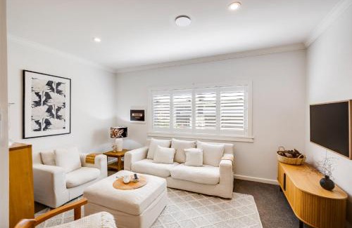 Napier Casa | Coastal Charm - Napier Holiday Home