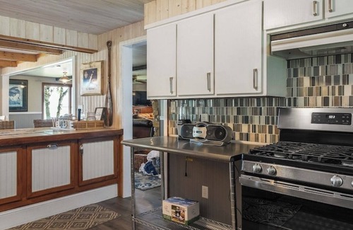 Little Sturgeon Cabaña | Coastal Charm on Little Sturgeon Bay - 3 Bedroom/2 Bathroom on the Water