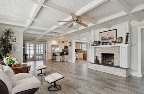 Intracoastal Homes Casa | Coastal Charm: Seaside Hideaway