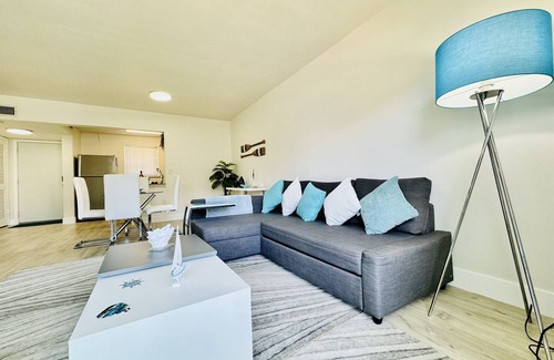 Eastern Shores Apartamento | Coastal Charm: Waterfront, Free Parking, walk to the beach