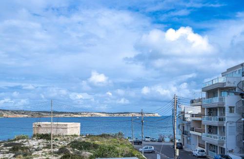 Għadira Cama Y Desayuno | Coastal Charm Vacation Stay