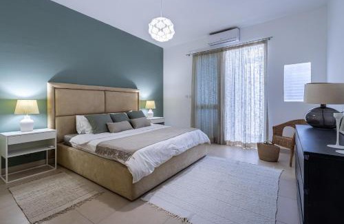 Għadira Cama Y Desayuno | Coastal Charm Vacation Stay