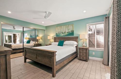 Beach Barber Tract Casa | Coastal Chic at Windansea