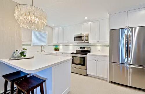 Beach Barber Tract Casa | Coastal Chic at Windansea