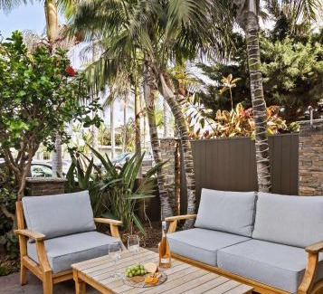 Beach Barber Tract Casa | Coastal Chic at Windansea