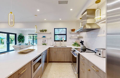 North Corals Casa | Coastal Chic Escape: Modern Oasis in Oakland Park