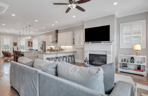 Hitch Village - Fred Wessels Homes Casa | Coastal Chic Home Steps to River Front w/ Parking + Patio by Lucky Savannah