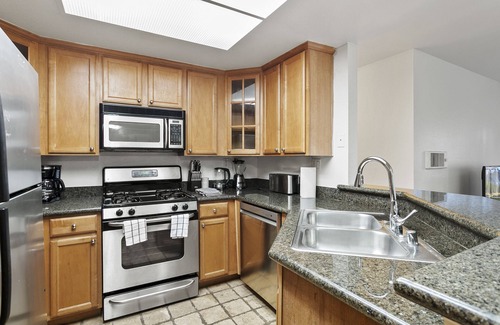 Carmel Valley Condominio | Coastal Chic on Carmel Creek Rd #41967