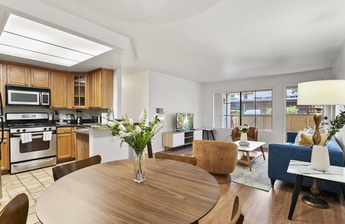 Carmel Valley Condominio | Coastal Chic on Carmel Creek Rd #41967