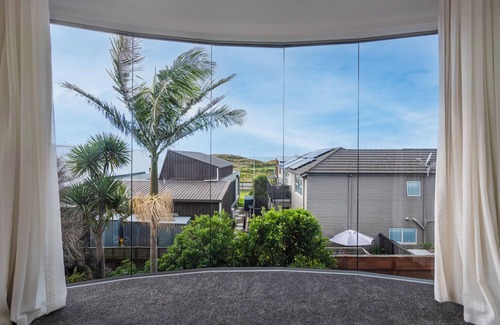 Papamoa Beach Casa | Coastal Chic - Papamoa Beach Holiday Home
