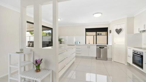 Woorim Casa | Coastal Clan & Canine Cottage